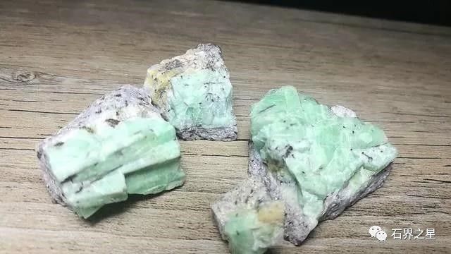 各种矿石原石在自然界的样子,常见的矿石原石有哪些