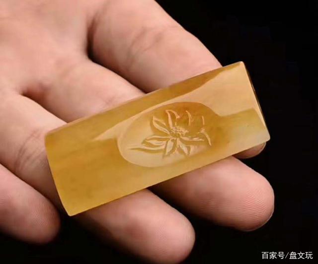 翡翠海蓝之谜是什么颜色,乌鸡翡翠什么颜色价值高