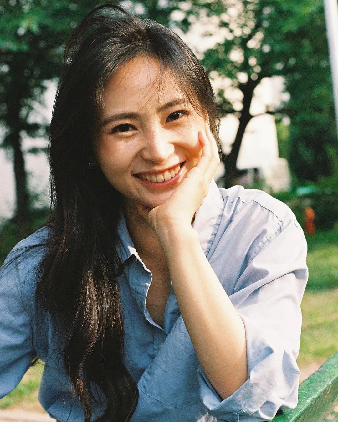 怎么露齿微笑拍照才好看,拍照怎么露齿笑和抿嘴笑好看自然