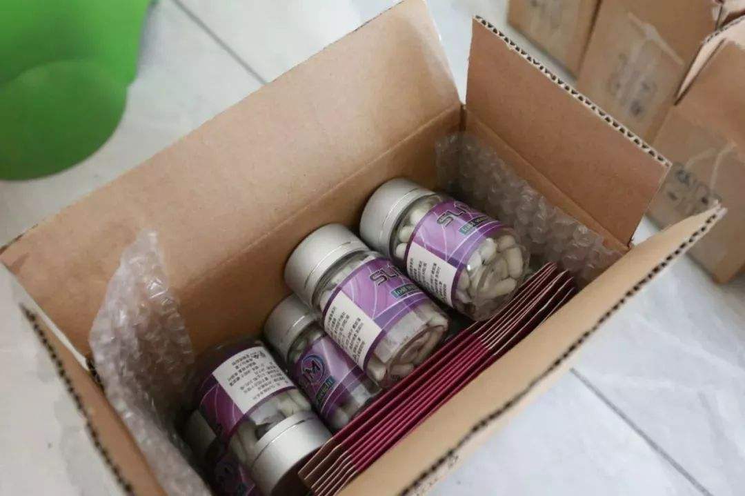 30多岁女子十年吃了30多种减肥药,30岁女子吃减肥药