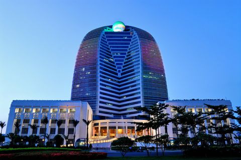 靠贷款起家的案例,靠借钱发家的亿万富翁