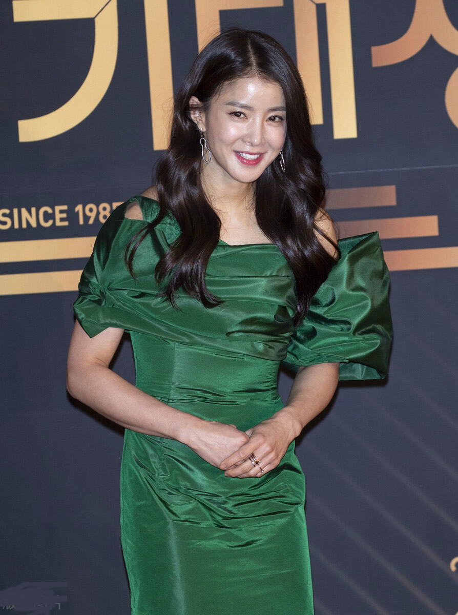 如何让皮肤变得又白又好看,怎样才能让皮肤更白小妙招