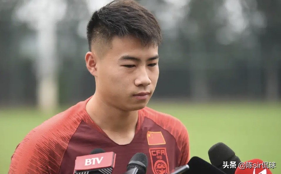 三年时间从中乙逆袭成国脚，曾获世界名帅点赞，国足未来后卫核心