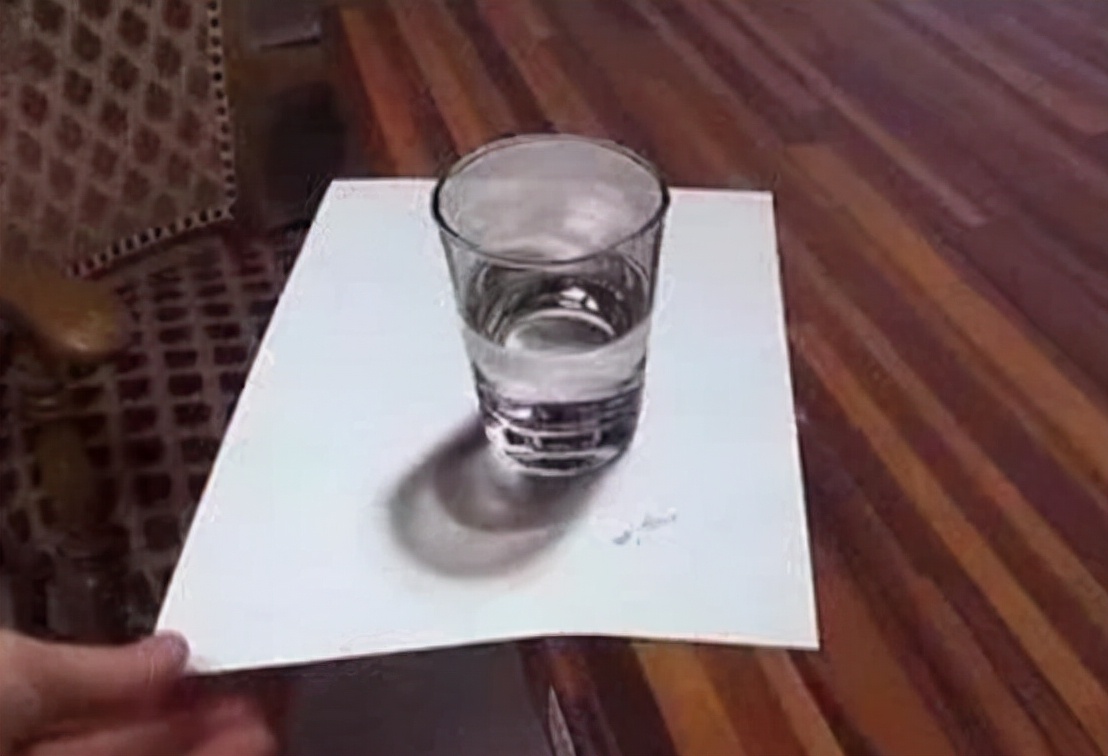 美术生的“以假乱真”火了,画和现实傻傻分不清,老师看了也发懵