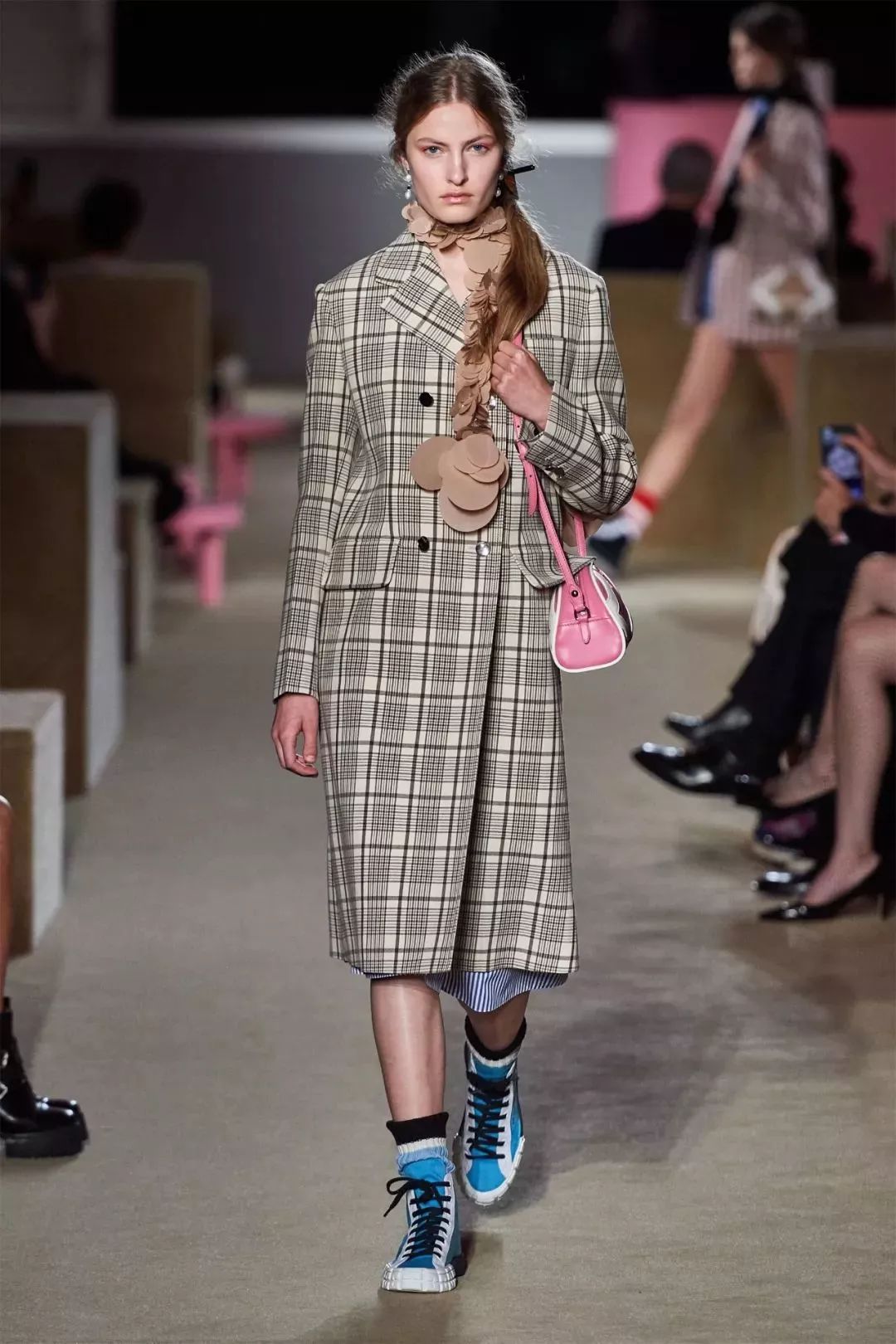prada2019秋冬女装配色要点,prada2020早春度假系列