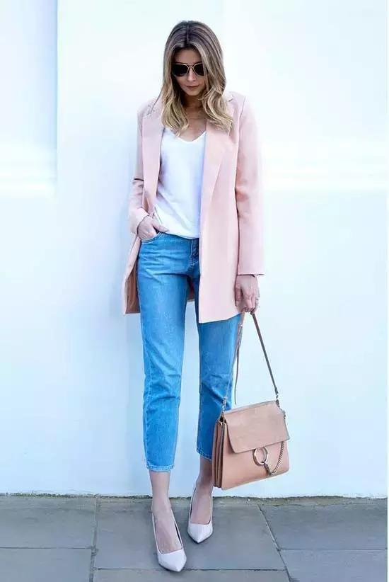 藏青色和黑色哪个更显白显气质,穿这几个颜色显白又气质