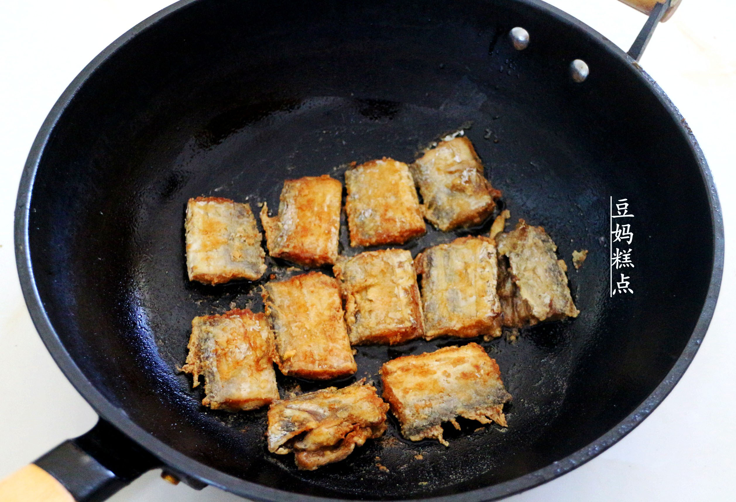 家常红烧带鱼鲜美下饭简单好做,家常红烧带鱼鲜美下饭简单又好做