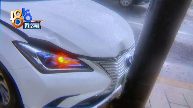 网约车撞了公共设施怎么办,网约车撞路灯杆车头严重损毁