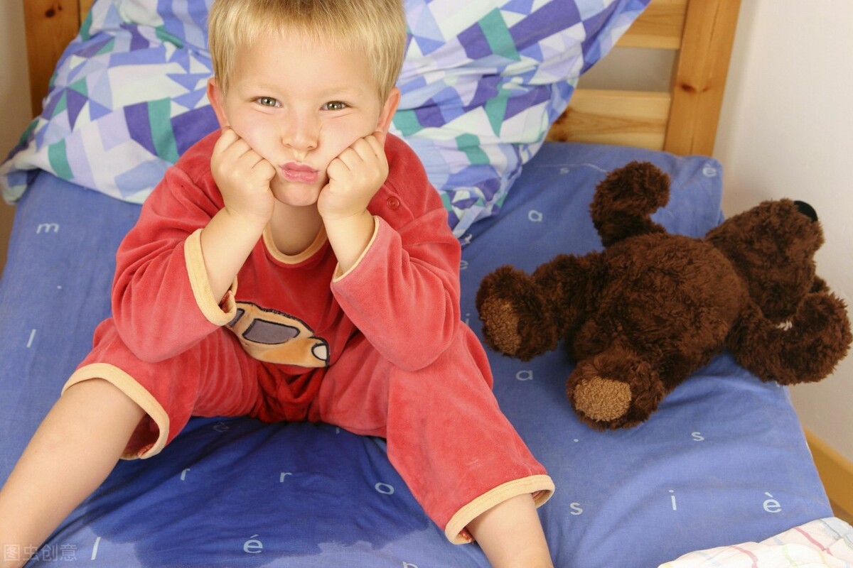 儿童尿床是脊柱裂吗,尿床和脊柱裂的关系