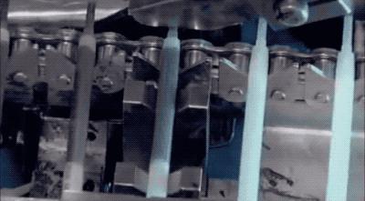 圆珠笔按下去弹不回来怎么办,圆珠笔一按就出水什么意思