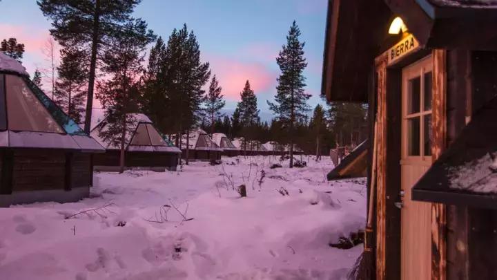 芬兰玻璃屋极光横屏,芬兰极光玻璃屋造价