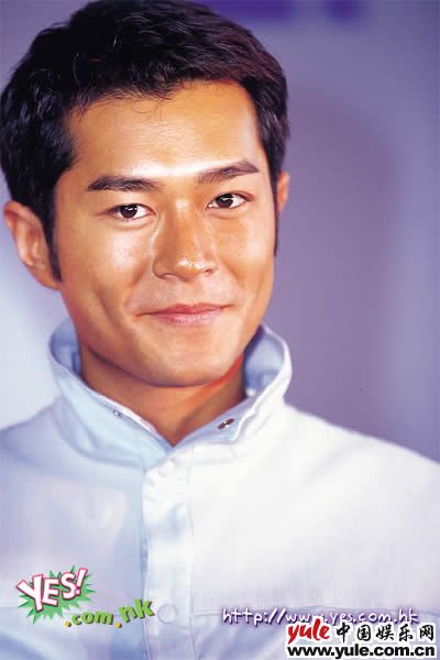 男生如何选择自己合适的发型穿搭,12-15岁学生适合的发型短发男生