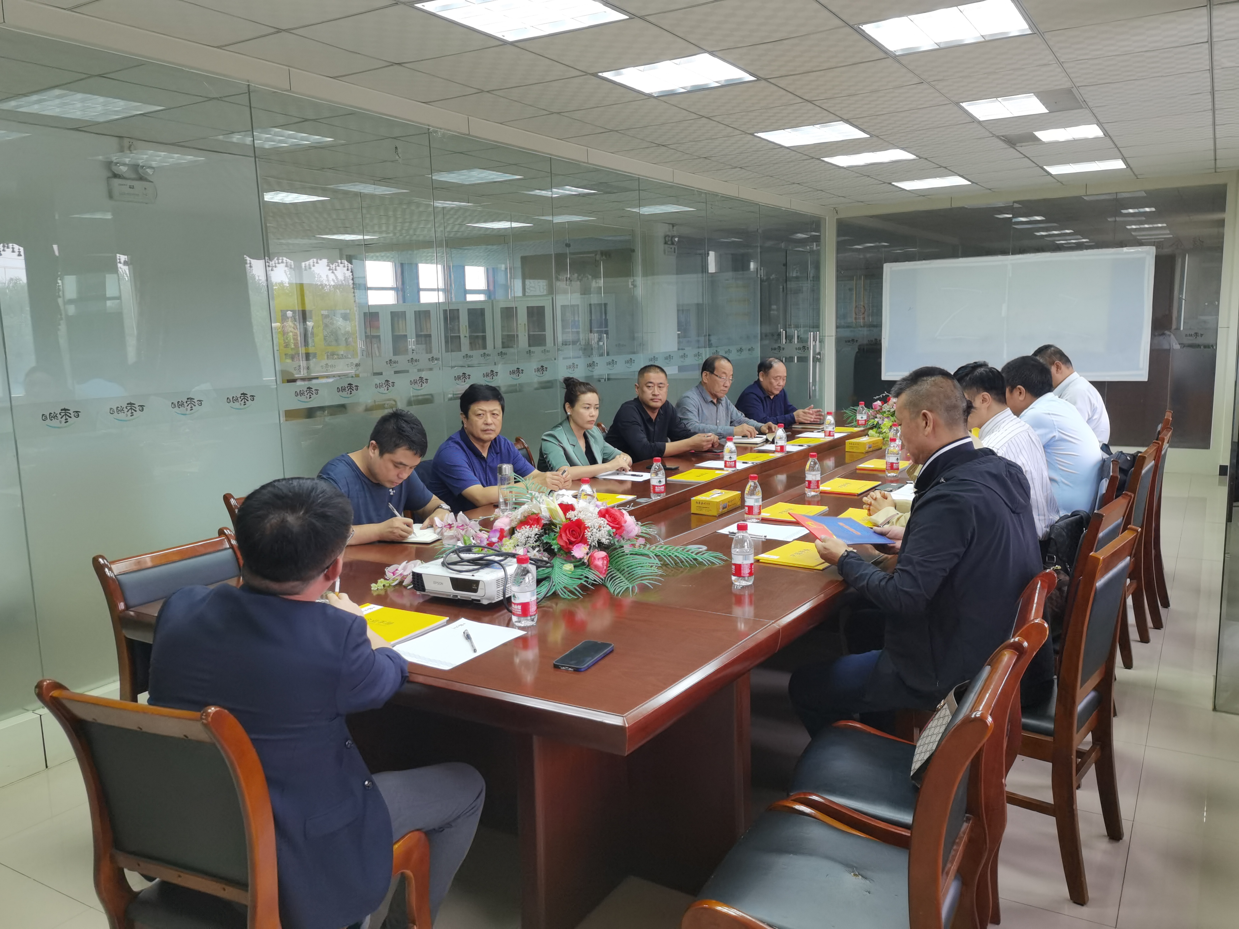 主持人苏苏国际观察直播间,主持人苏苏国际观察