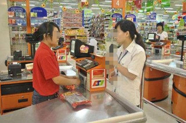 儿子买一袋盐花了50元,儿子买了1袋盐