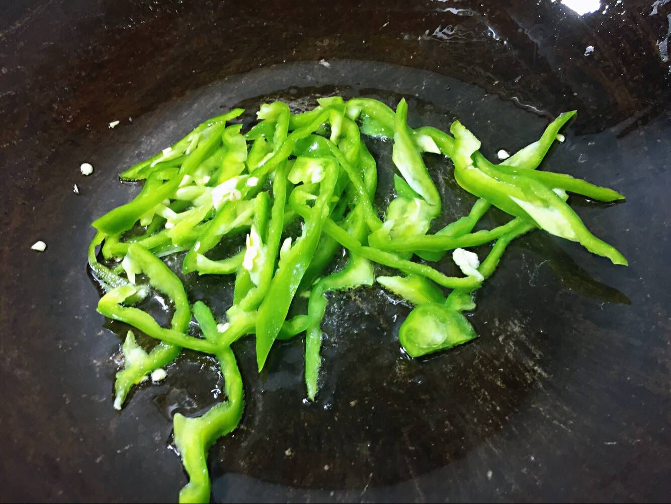 为什么猪肚煮出来很干,为什么猪肚要先炒一下再煮