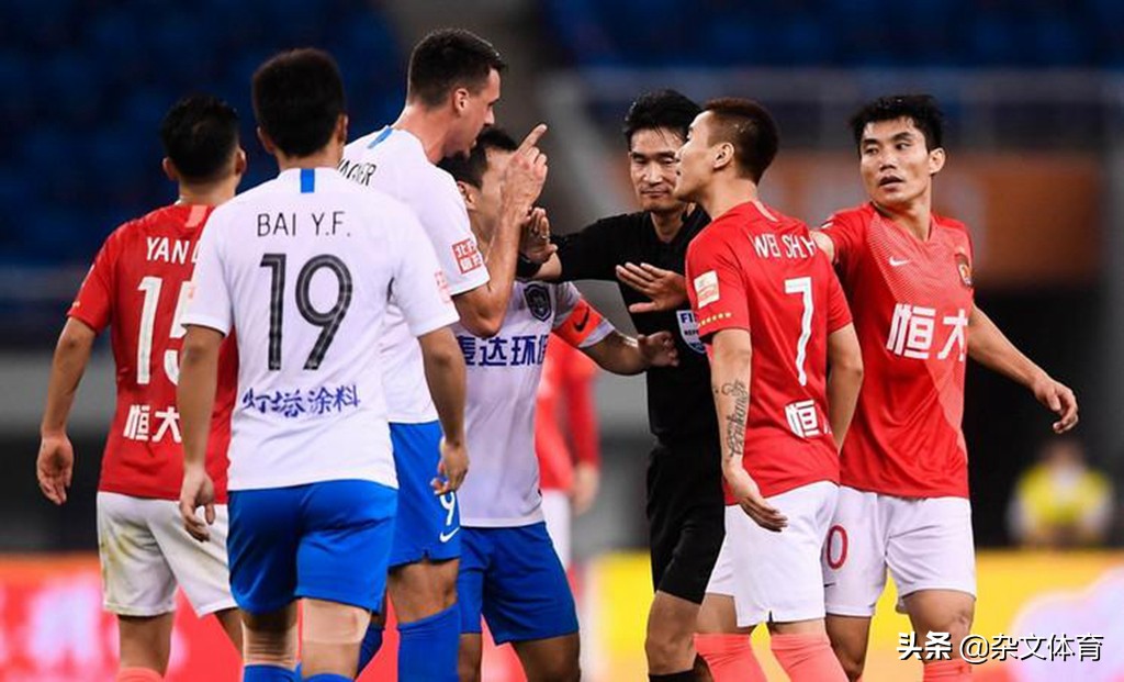 恒大天才扮演“不良少年”!携女友拍摄写真,被外媒疯狂夸赞