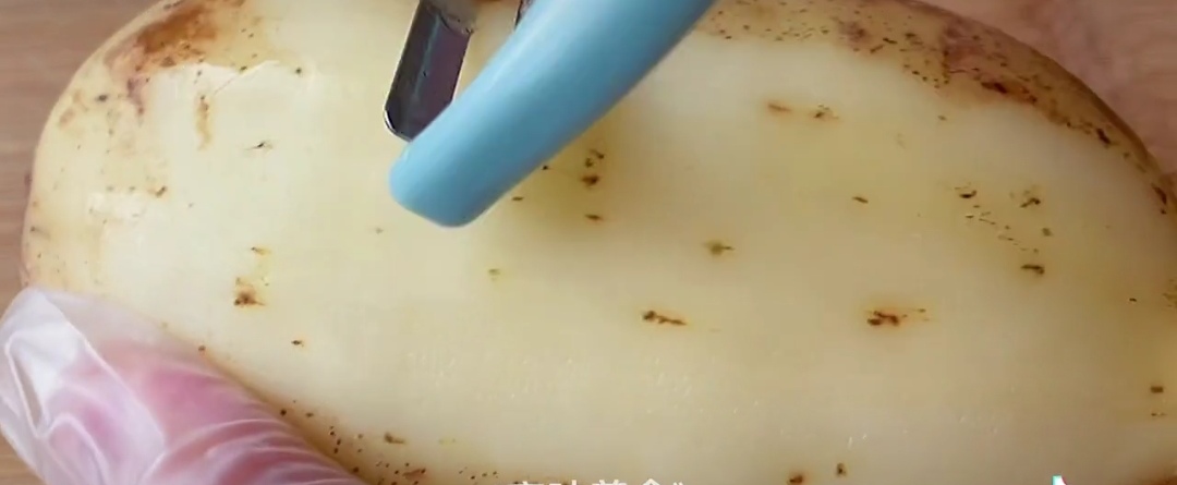 莲藕清洗淤泥法,清洗莲藕里面的泥