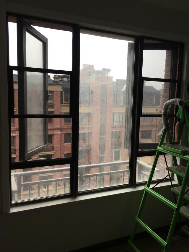 夏天防蚊虫用什么最合适?装纱窗纱门的学徒说了内幕,别再选错了