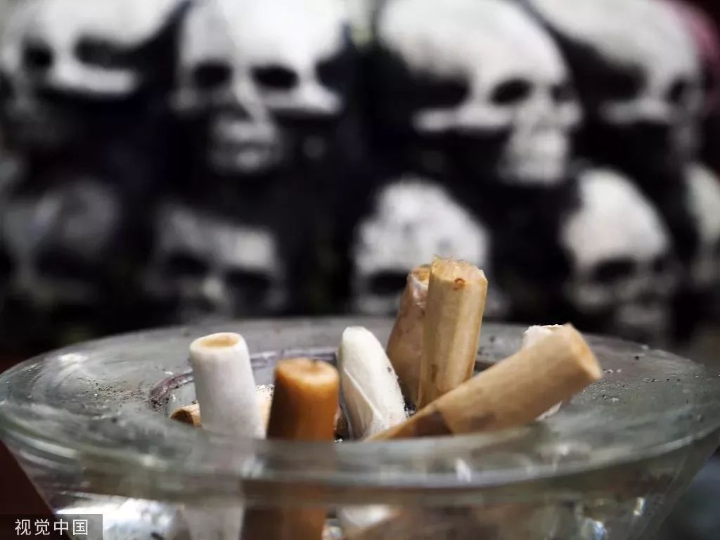 打开死者的肺,才明白有3亿人,在悄悄花钱买死