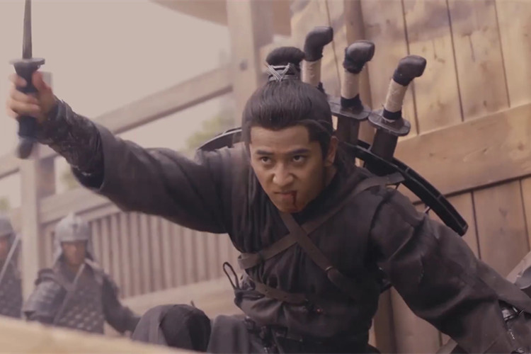 这是谢允设计的刀匣子？表哥买家秀为阿翡试刀，8把大*刀砍**像开屏