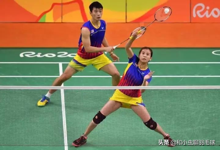 羽毛球高远球如何打得轻松,羽毛球高远球打不高