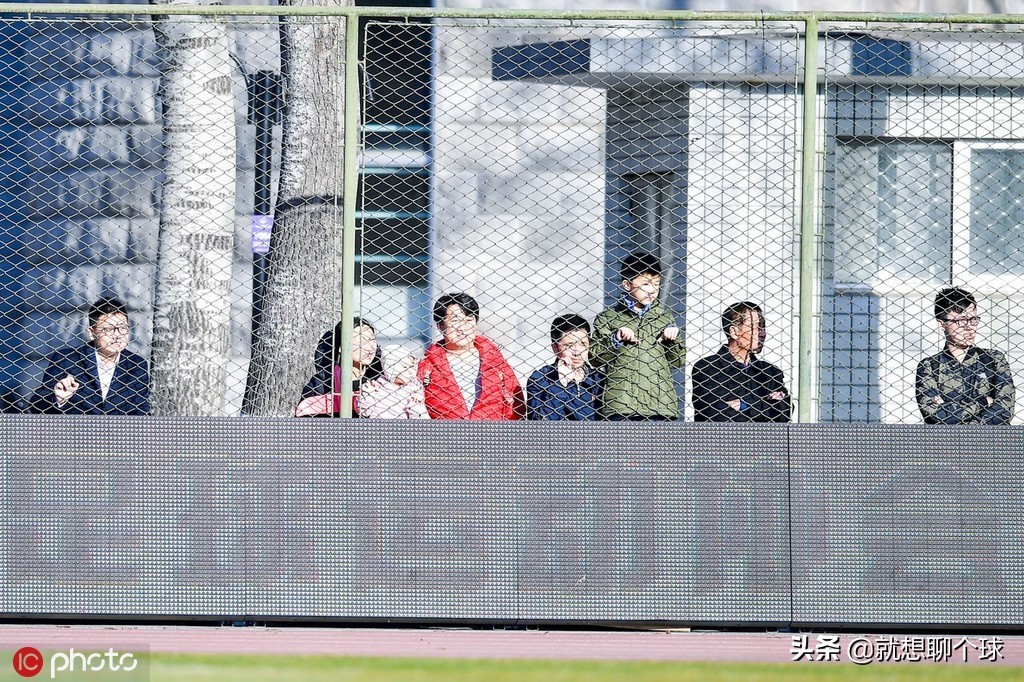 中国为什么很少有专业足球场,为什么中国不多弄足球场