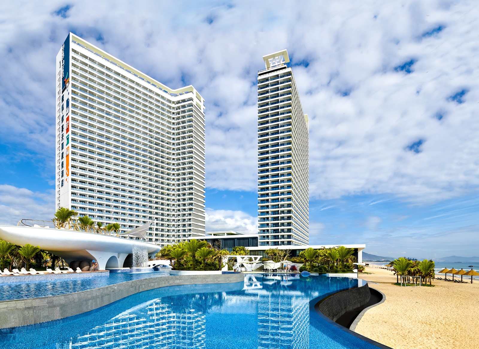 30平方米超大泳池,2000平无边泳池