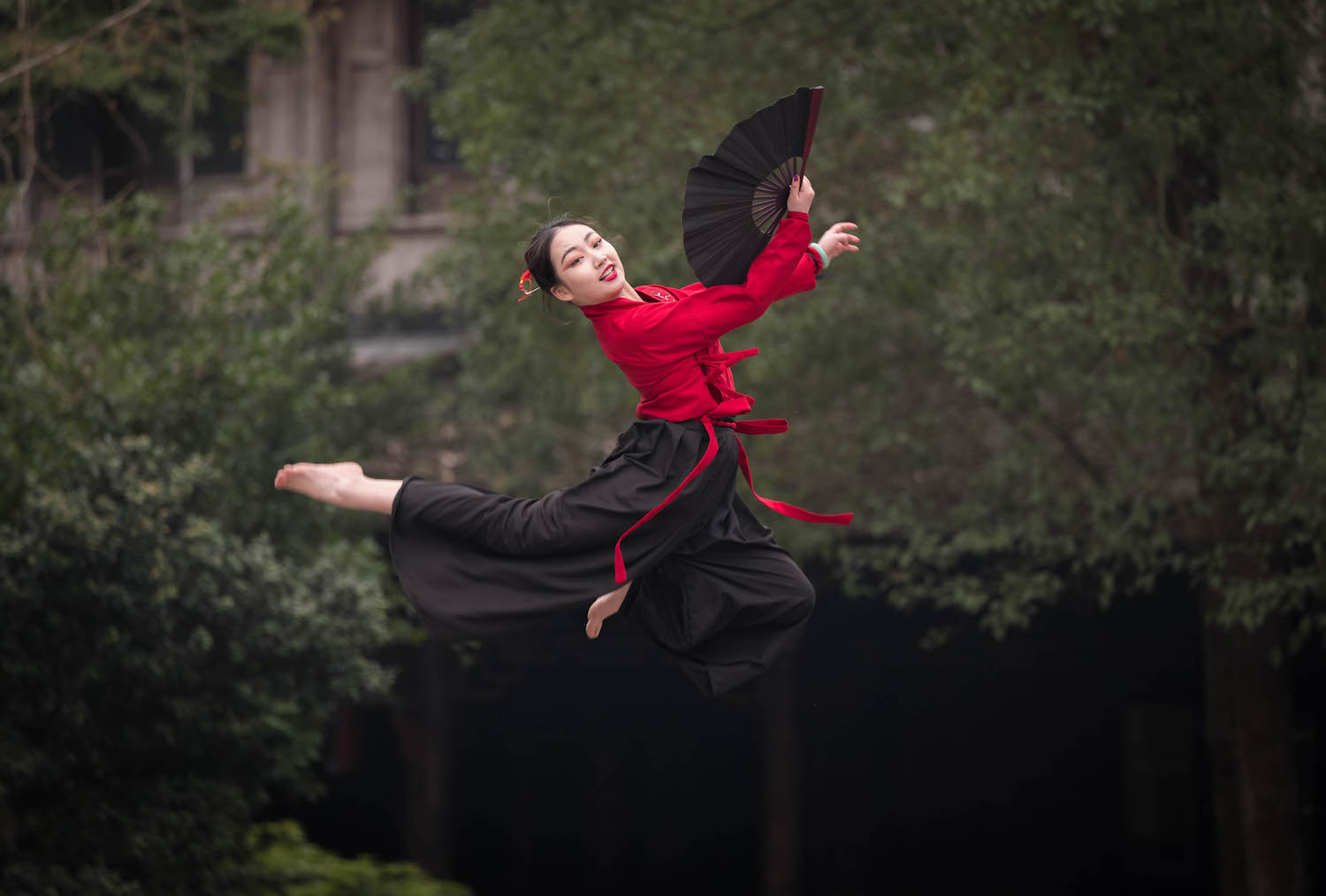 绌哄鐬棿鍙樿韩濂冲叺,绌哄蹇棯鏄ョ鑸┖