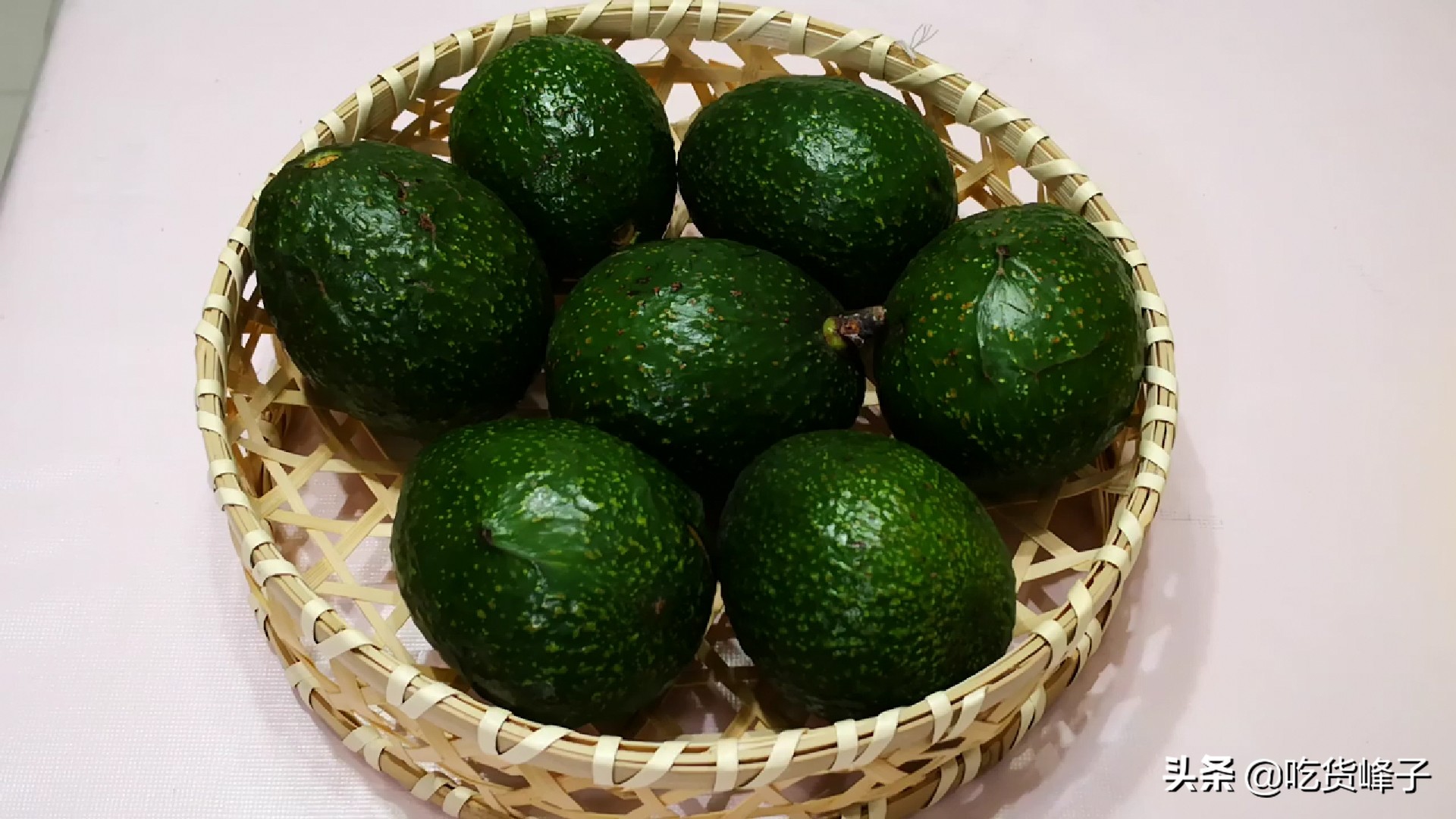 市场上的牛油果怎么挑选,牛油果好吃便宜