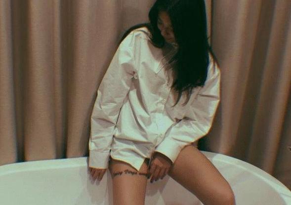 田径美女腹部纹身引争议,田径美女走红图片