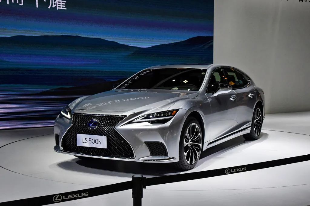 宝马7系和x7内饰哪个好,宝马7系和宝马x7哪个好