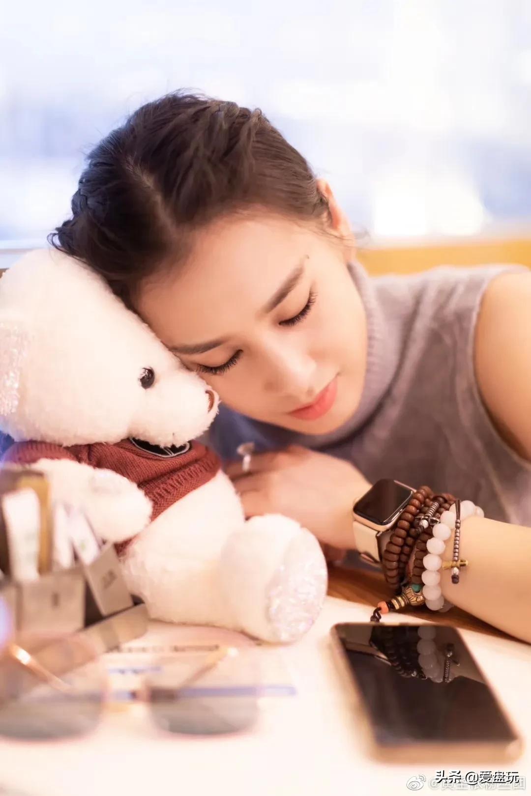 家底吓人！这位姐姐戴的手串，果然不简单