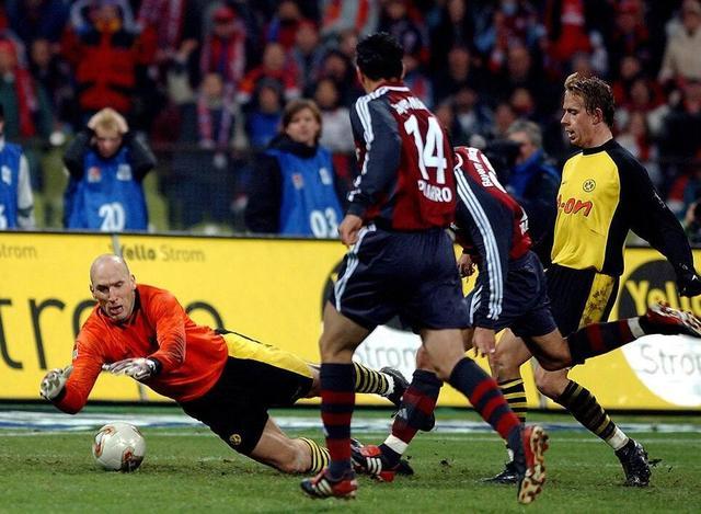 因为个子太高,天才前锋踢了12年守门员,画画位置成就传奇生涯