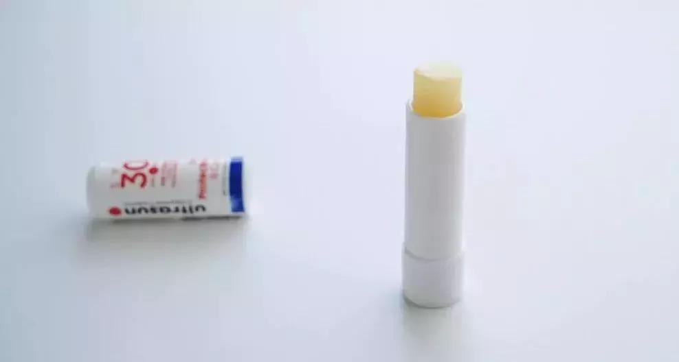 25支秋冬唇膏大型测评｜越搽越干？唇炎？最佳口红打底？