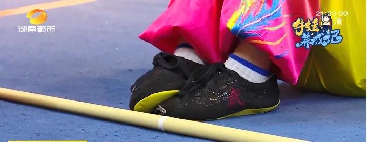 武术课里的小女孩,8岁女童武术课