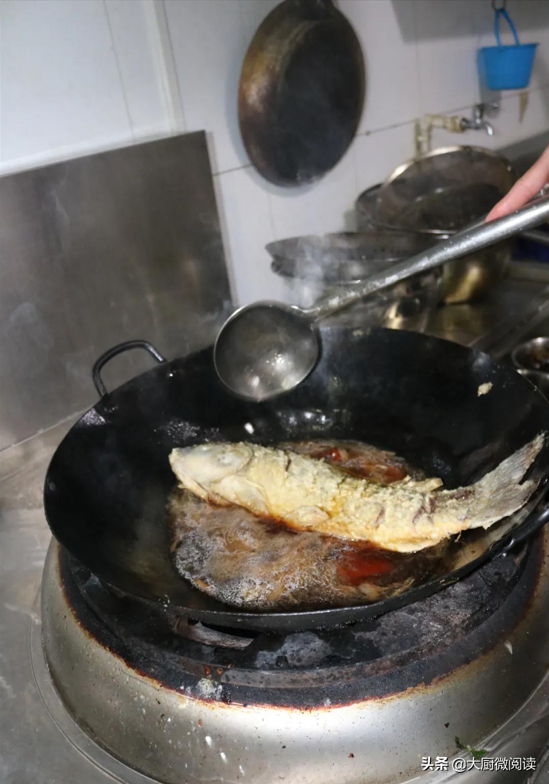 大锅炖鱼老汤,酸甜口家庭炖鱼