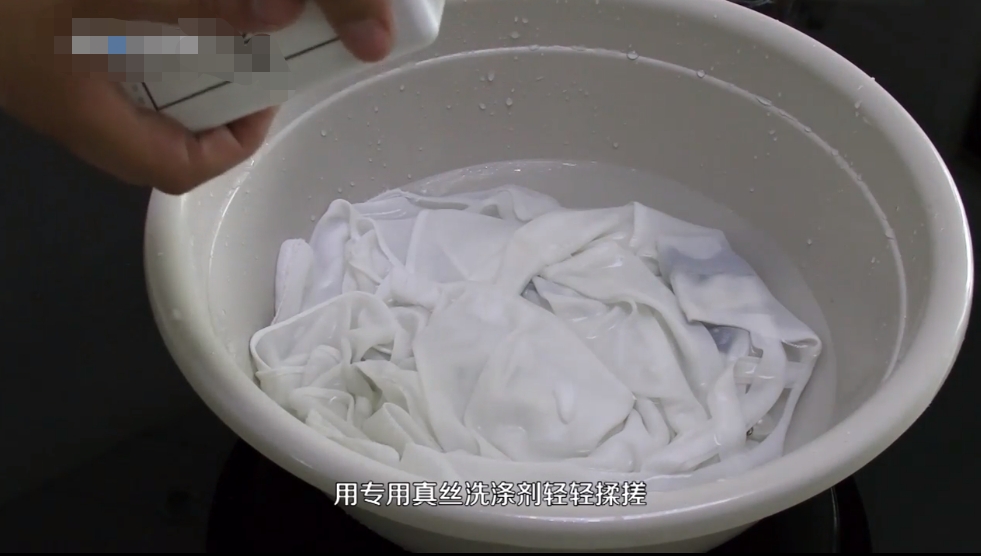 夏天穿的真丝衣服如何清洗,夏天真丝衣服怎么保养