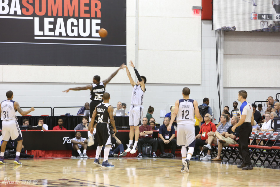 杨鸣临危受命当教练第一场比赛,杨鸣什么时候担任主教练