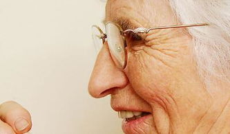 我53岁，已经绝经一年了，现在出汗多、爱生气，我该怎么办呢？