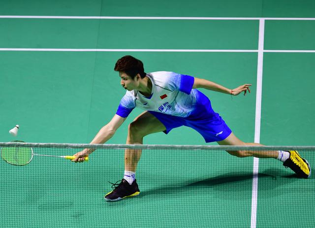 石宇奇打董新尧,世锦赛石宇奇vs桃田贤斗