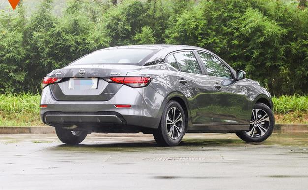 日产轩逸2017款对比卡罗拉,日产轩逸跟卡罗拉哪个更值得买