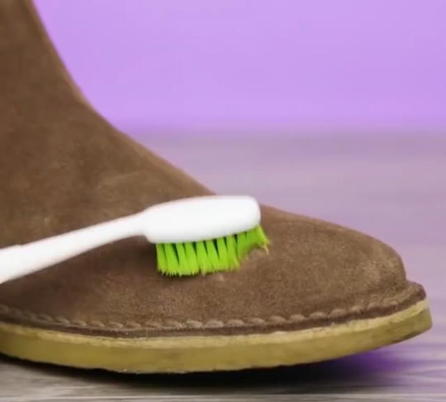 鞋上有油渍怎么去掉,怎么清洗绒面鞋上的油渍