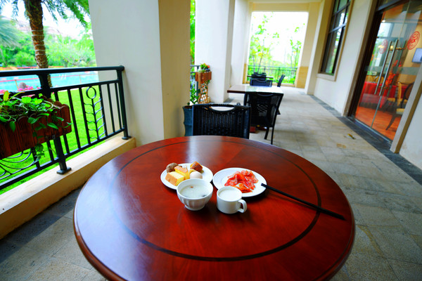 幸亏我来了再不来素材就没了,海南月亮湾的夜晚