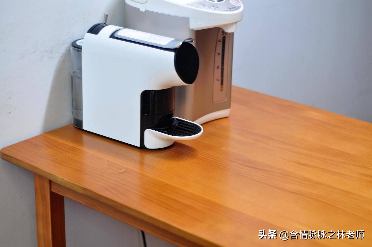 最新款式餐桌家用,实用实木餐桌款式推荐