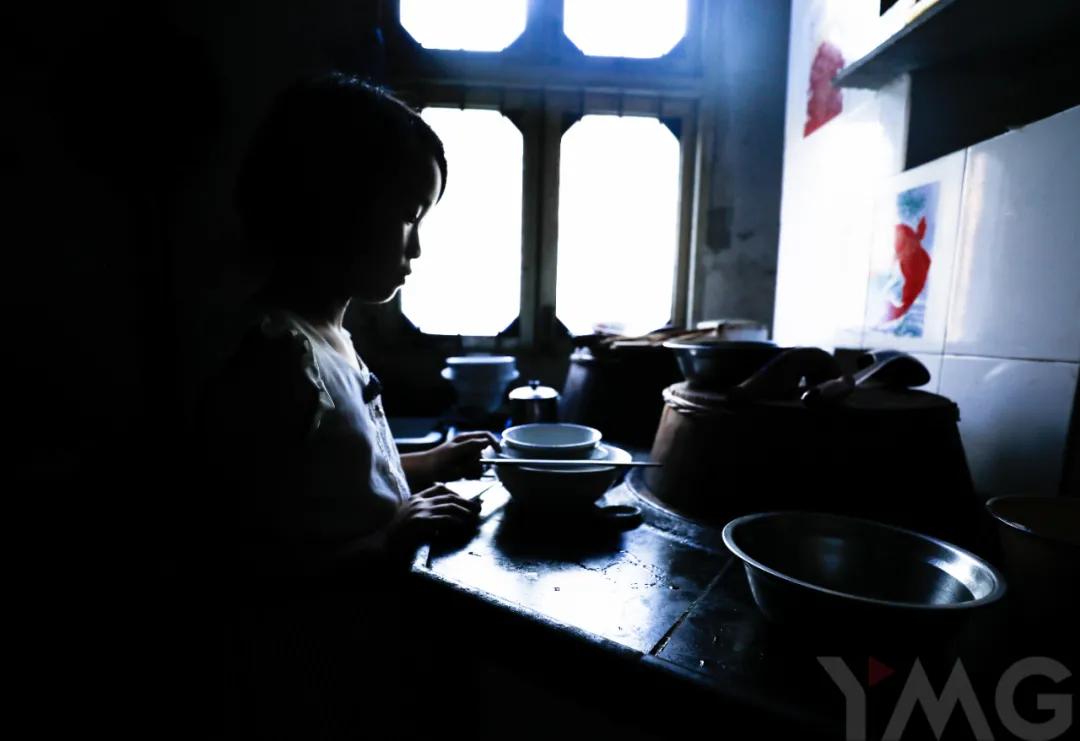 泪目！余杭女孩没去过公园，没吃过KFC！直到4年前，这群人出现…