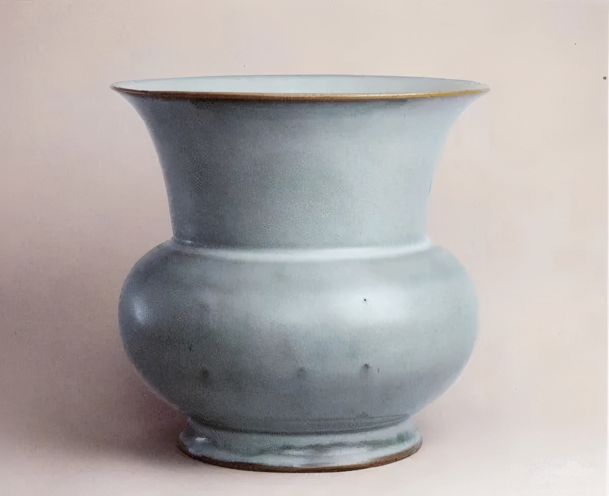 外国人的脑洞有多大？错把便盆当古董瓷器喝酒，像极了当年的酒具