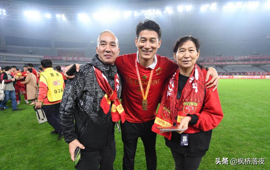 上港捡漏国脚组成豪华防线,上港国脚阵容