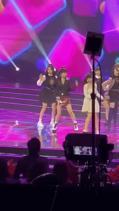 黄子韬穿鹿晗品牌衣服,黄子韬穿皮衣