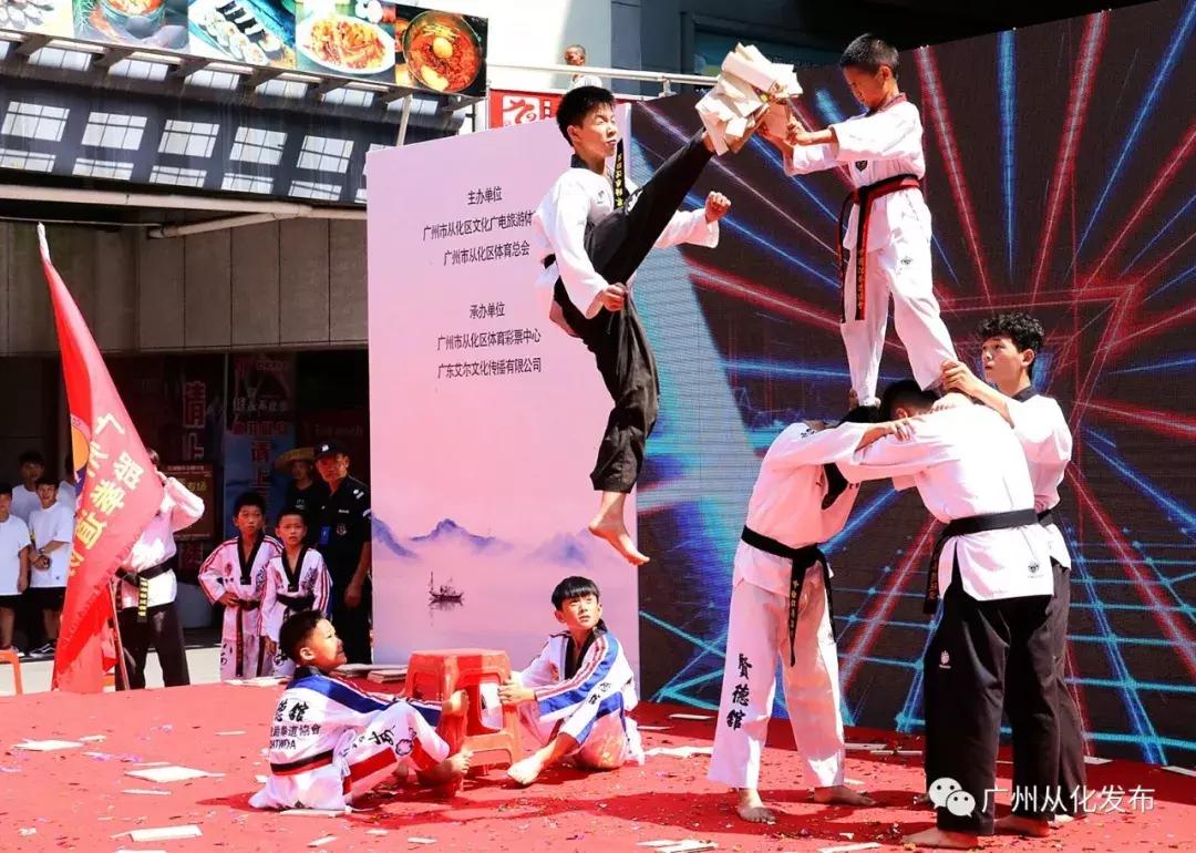 健身大神在健身房被围观,健身达人公园现身