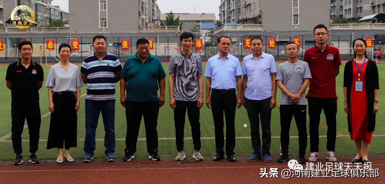 建业足球青训又增加一合作网点学校——许昌市第一中学签约授牌